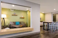 Woodspring Suites Houston IAH Airport - parking