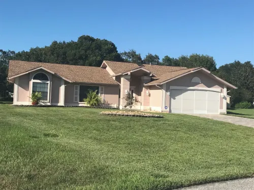 3 bedroom Pool home. Quiet Neighbourhood - 2-Star