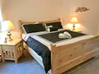 Snowline Cabin #13 - An Architectural Gem! Pet Friendly and Free Wi-fi!