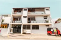 Tropic Inn Hotels near Mount Lavinia Beach