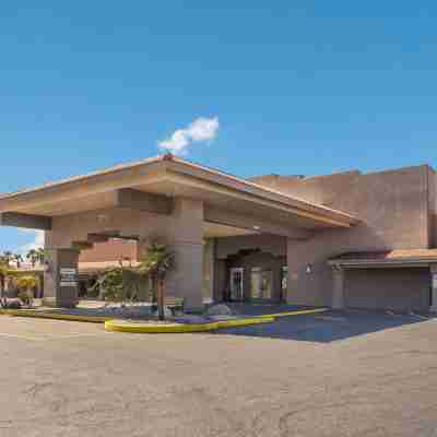 Quality Inn & Suites Lake Havasu City Hotel Exterior