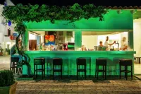 Xenios Dolphin Beach Hotel