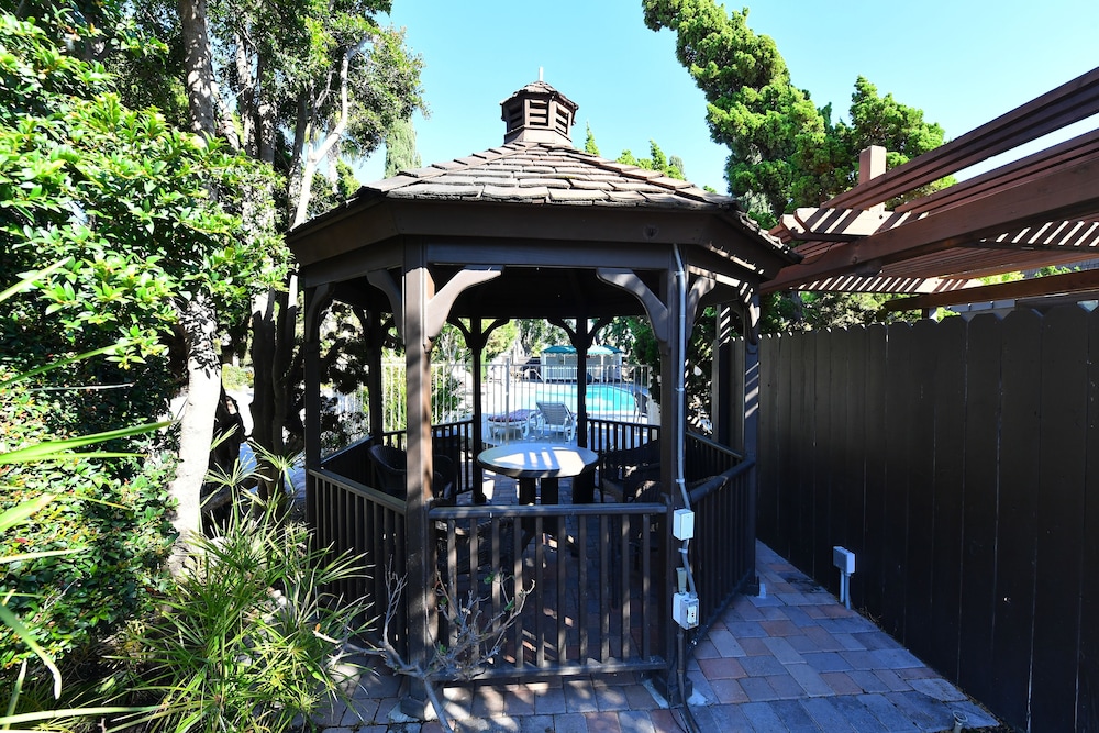 Costa Mesa Inn