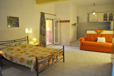 Studio Apartment Tonia with Sea View and Garden - Pelekas Beach, Corfu