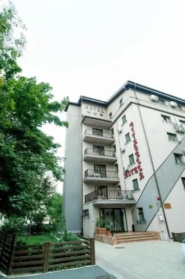 호텔 치타델라 Magazinul Universal Dragonul Roșu 주변 호텔