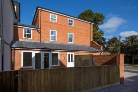 Chic Luxurious Townhouse - Central Marlow