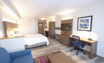 Holiday Inn Express & Suites IRON MOUNTAIN by IHG
