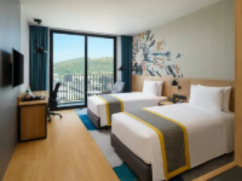 ฮอลิเดย์ อินน์ แอนด์ สวีท ศรีราชา แหลมฉบัง โรงแรมในเทศบาลนครแหลมฉบัง