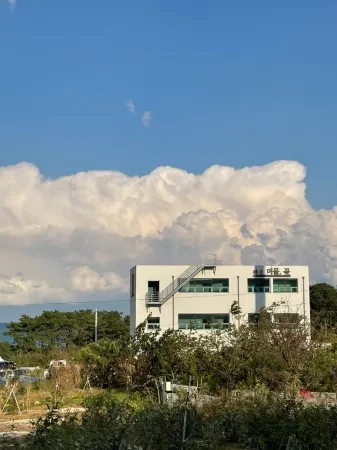 Ulsan Mulmukgot Pension Caravan Отели рядом с достопримечательностью «Jinha Beach»