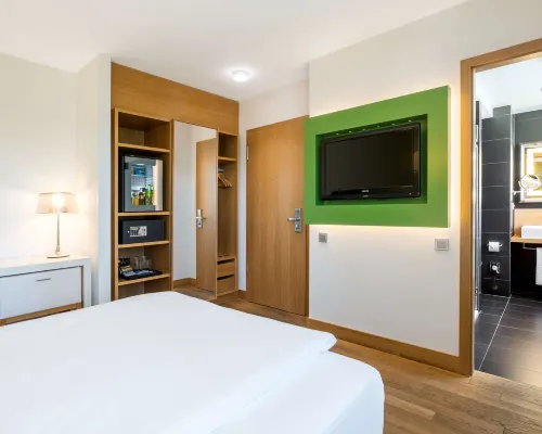 NH Frankfurt Messe Hotels near Messeturm