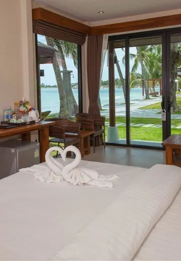 ห้องซุปเปอร์ดีลักซ์เตียงใหญ่หรือเตียงทวินพร้อมวิวทะเลด้านข้าง ปลอดบุหรี่