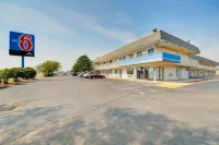 Motel 6 Wichita, KS - Parkplatz