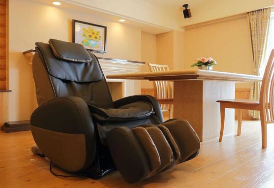 4. Hotel Fi..