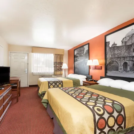 Super 8 by Wyndham San Antonio at I-10