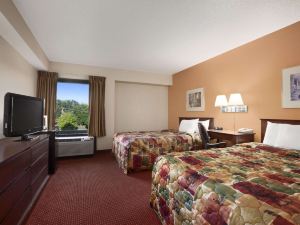 Days Inn & Suites by Wyndham Cedar Rapids