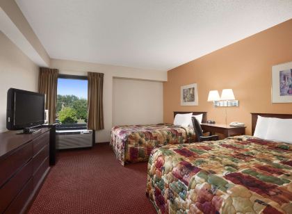 Days Inn & Suites by Wyndham Cedar Rapids