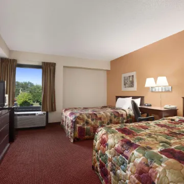 Days Inn & Suites by Wyndham Cedar Rapids