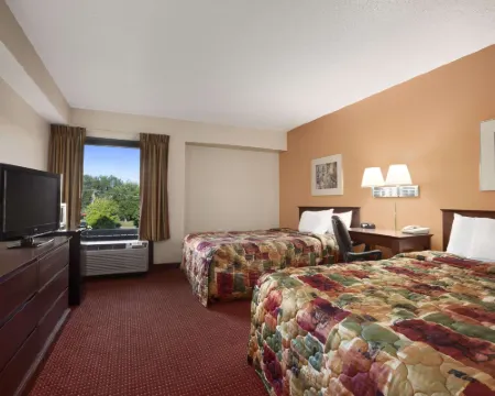 デイズ イン & スイーツ バイ ウィンダム シーダー ラピッズ シーダー・ラピッズのホテル