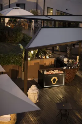 Neo Hotel Öffentliche Flächen Photos