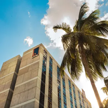 The B Hotel Quezon City Manila Отели рядом с достопримечательностью «Павильон для мероприятий Elements at Centris»