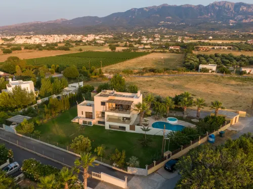 Xenos Villa 2 with 5 Bedrooms   Private Swimming Pool, Near the Sea - 빌라
