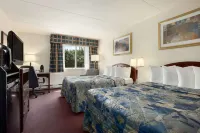 Travelodge by Wyndham Ottawa East Отели в г. Оттава