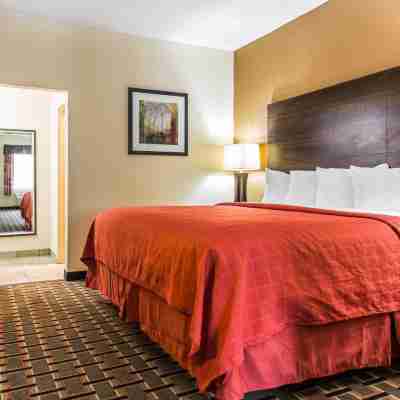 Quality Suites Convention Center - Hickory Rooms