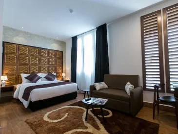 Belllo Hotel JB Central