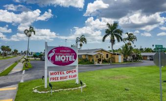 Everglades City Motel - Everglades Adventures Inn