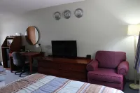 Pine Motel Hotels in Deep River