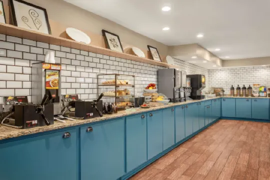 Country Inn & Suites by Radisson, Ames, IA