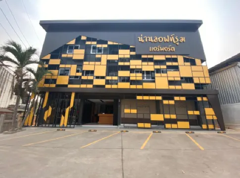 Nanloftroom Airport Hotels near Nan Hospital
