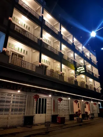 Lucky Hostel Отели рядом с достопримечательностью «Phnom Sampeau|Phnom Sampov»