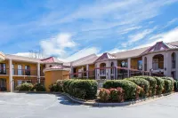 Econo Lodge Hotels in Hendersonville