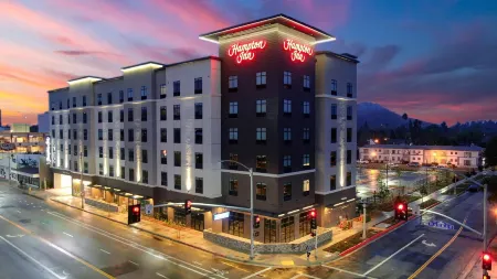 Hampton Inn Riverside Downtown Отели рядом с достопримечательностью «Калифорнийский университет в Риверсайде»