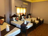 Soutjai Guesthouse & Restaurant - Guest houses