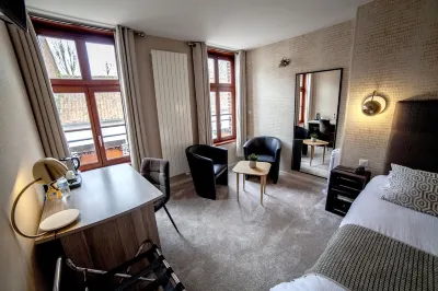 Logis Hôtel & Restaurant - les Hauts de Montreuil Các khách sạn ở Argoules
