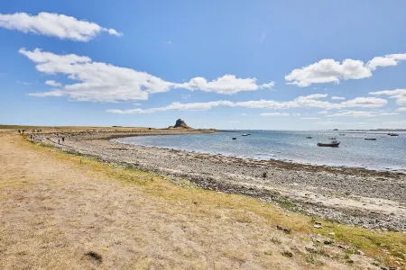 Host & Stay - Eden Cottage Отели рядом с достопримечательностью «The Lindisfarne Gospels Garden»