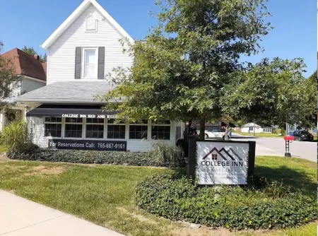 College Inn Bed and Breakfast Отели в г. Марион