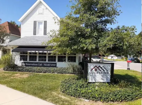 College Inn Bed and Breakfast Hotels in Marion