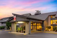 Best Western Plus Oak Harbor Hotel  Conference Center Hotel dekat PBY-Naval Air Museum