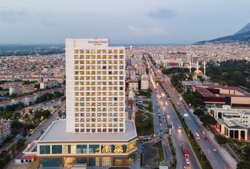DoubleTree by Hilton Manisa - parking