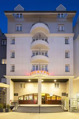 RockyPop Grenoble Appartements Các khách sạn gần Stade Albert Batteux