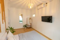 YellowHouse: Modern Villa w/Pool - Central Loc. Hoteles en Mergangsan