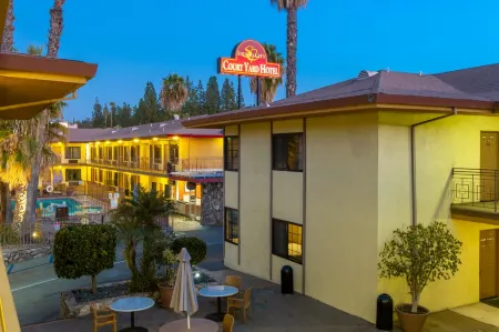 Studio City Court Yard Hotel