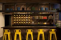 Basecamp Boulder - bar