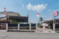 RedDoorz Syariah Near Tugu Pandanwangi Cianjur Hotels in Cugenang
