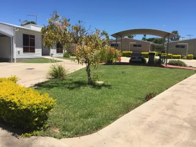 Springsure Overlander Motel Отели в г. Спринг