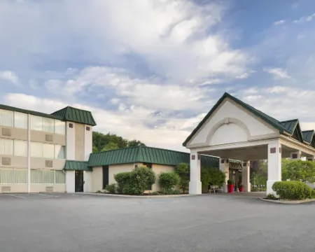 Ramada by Wyndham Beaver Falls Hotels in Beaver County