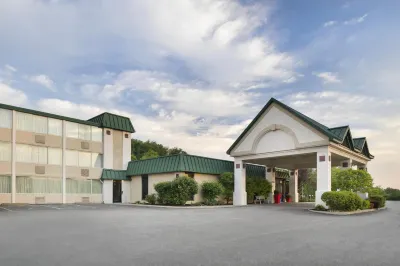 Ramada by Wyndham Beaver Falls Hôtels à : North Sewickley Township